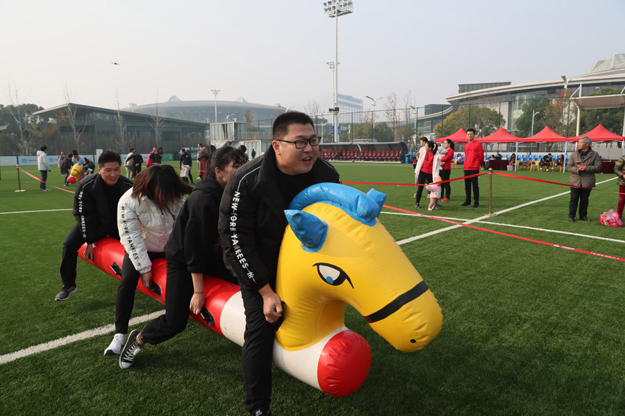 我區(qū)舉辦職工趣味運動會 武漢體育中心獲得佳績(圖3) 我區(qū)舉辦職工趣味運動會 武漢體育中心獲得佳績(圖3)