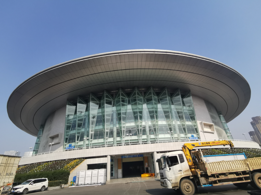 日夜趕織生命之網(wǎng) 武漢體育中心“方艙醫(yī)院”建設完成 彭浩要求同時間賽跑與病魔較量(圖10) 日夜趕織生命之網(wǎng) 武漢體育中心“方艙醫(yī)院”建設完成 彭浩要求同時間賽跑與病魔較量(圖10)