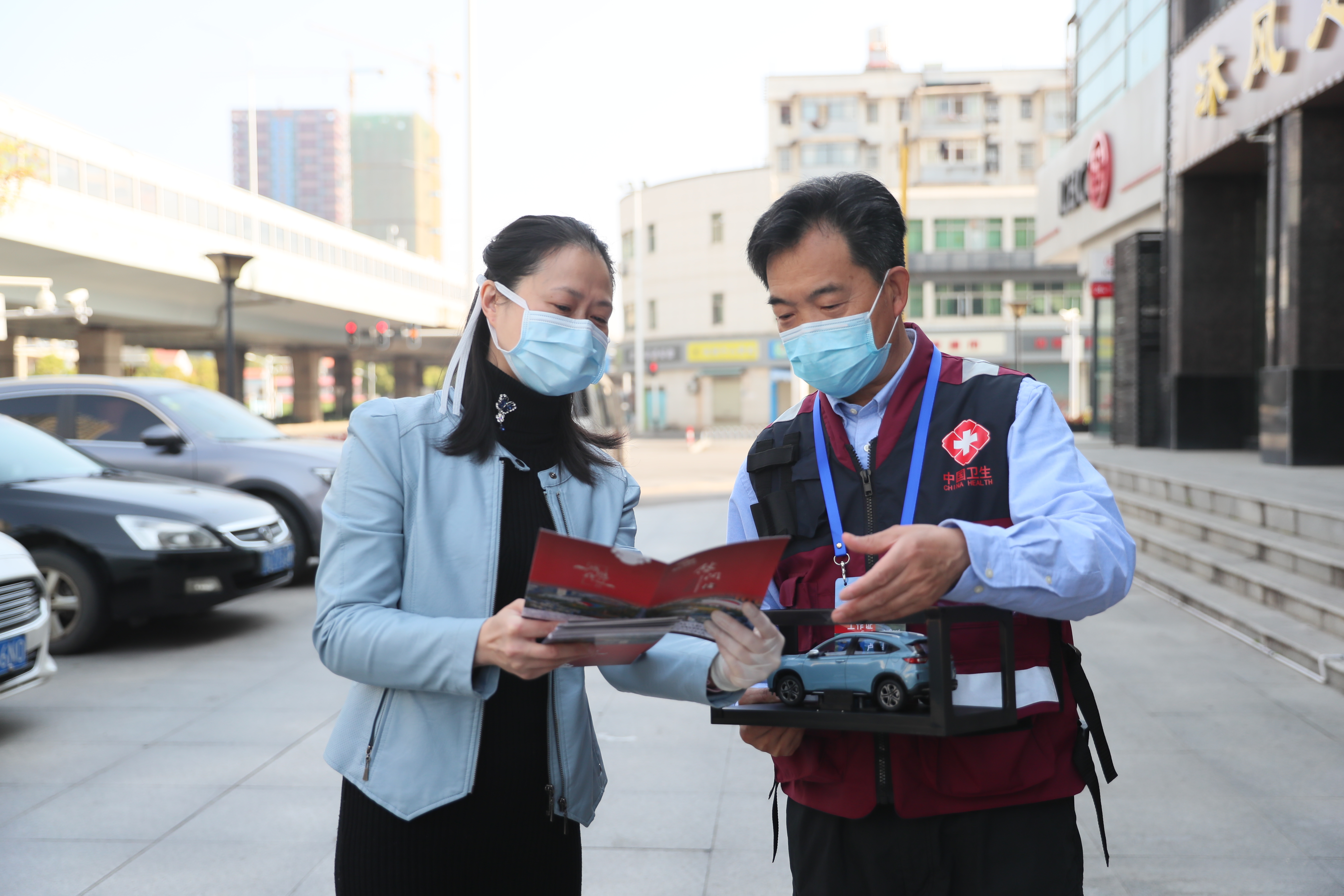 體育中心方艙醫(yī)院管理小組慰問國家疾控中心援鄂團隊(圖3) 體育中心方艙醫(yī)院管理小組慰問國家疾控中心援鄂團隊(圖3)