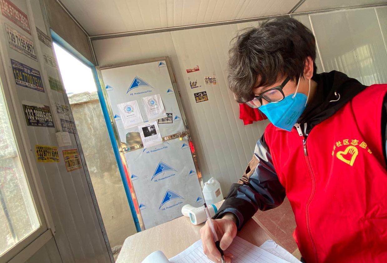 武漢體育中心員工王顥家庭入選“全國(guó)抗疫最美家庭”(圖2)