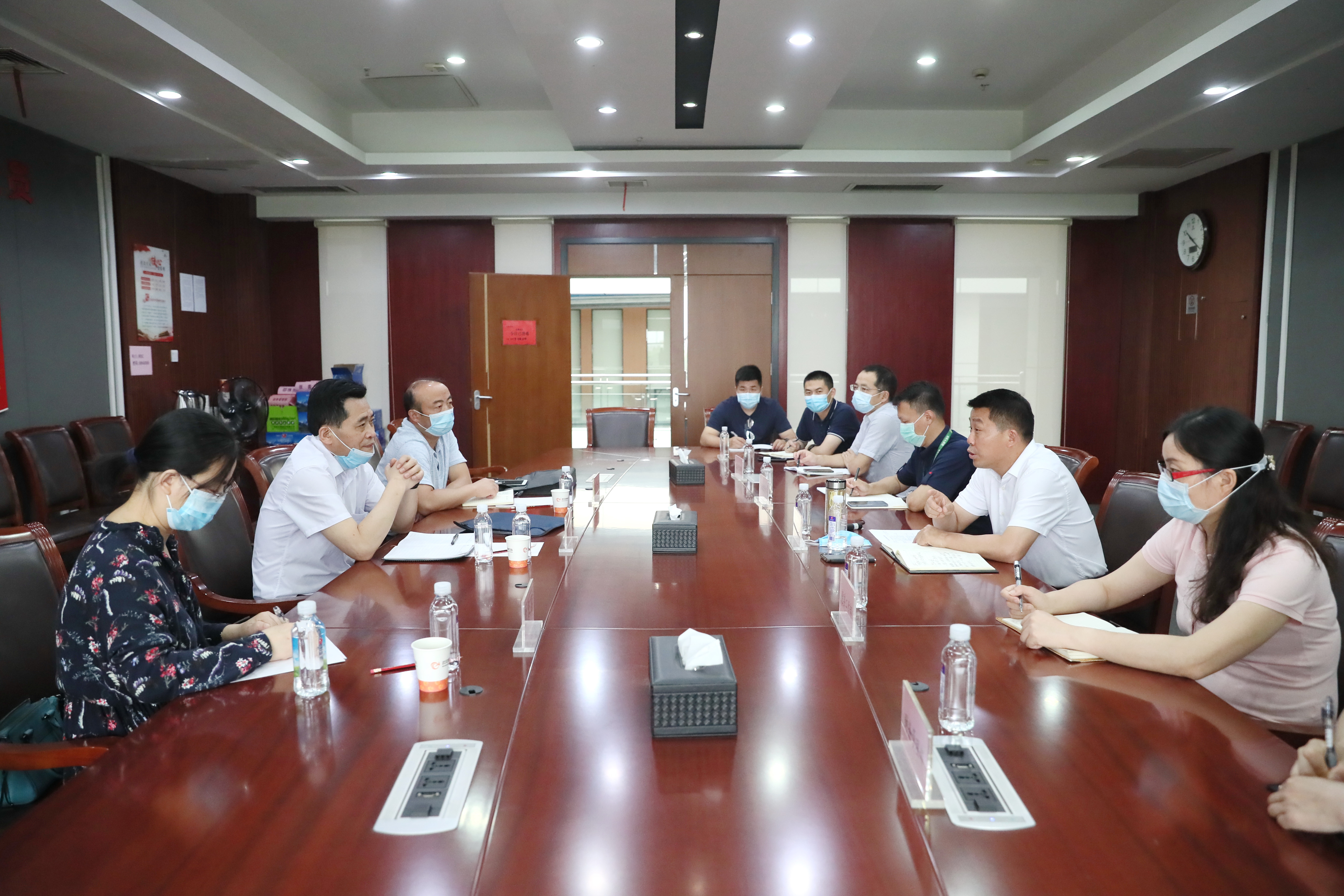 省信訪局等部門領導來公司調研  全力支持武漢體育中心發(fā)展