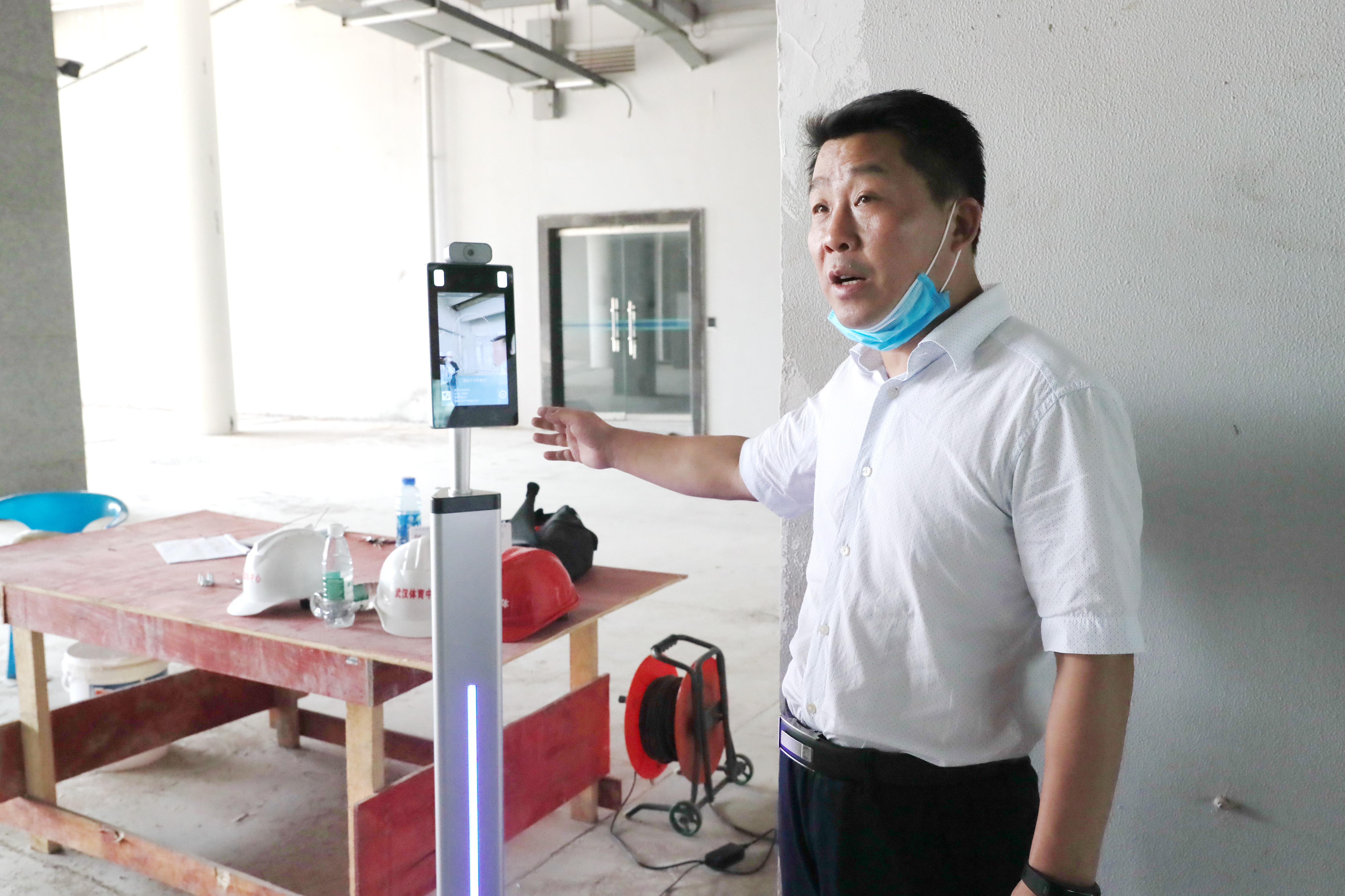 吳志鋒檢查軍運(yùn)會場館續(xù)建恢復(fù)及開閉幕式臨建拆除等項(xiàng)目進(jìn)展情況(圖3) 吳志鋒檢查軍運(yùn)會場館續(xù)建恢復(fù)及開閉幕式臨建拆除等項(xiàng)目進(jìn)展情況(圖3)