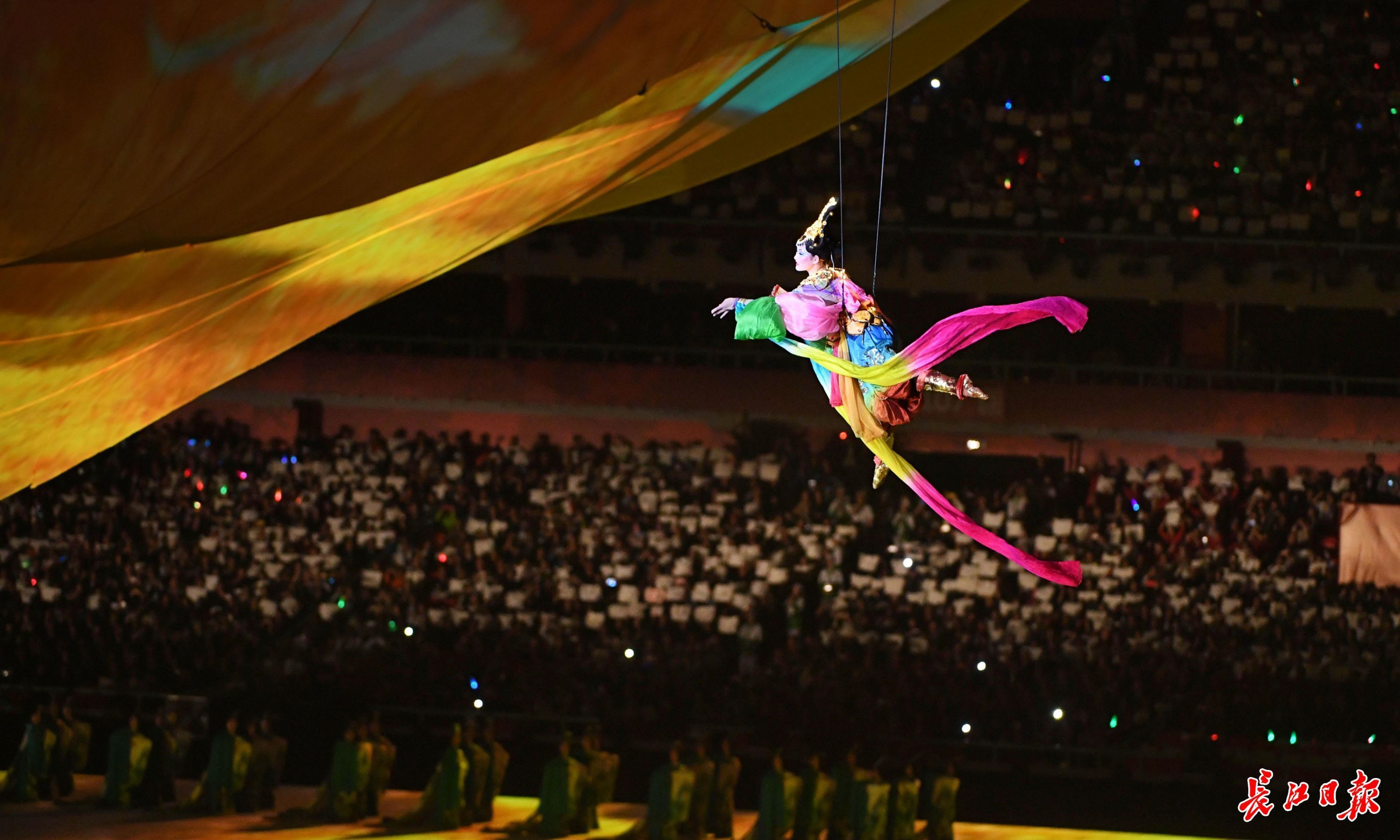 軍運(yùn)會(huì)開幕式“幕后英雄”威亞塔開始拆除，1500噸回收鋼材將建籃球場(chǎng)等(圖2)