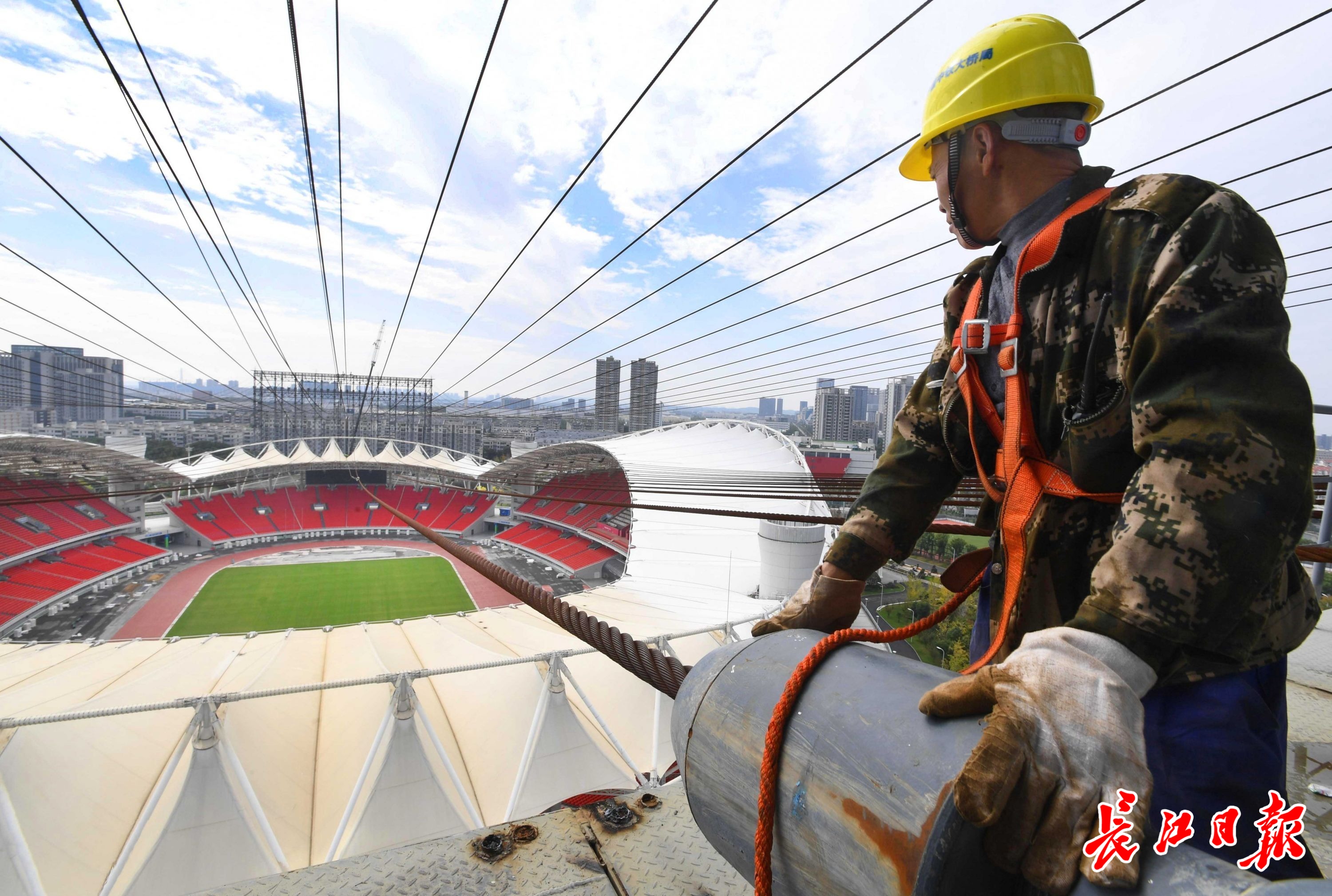 軍運(yùn)會(huì)開幕式“幕后英雄”威亞塔開始拆除，1500噸回收鋼材將建籃球場(chǎng)等(圖4)
