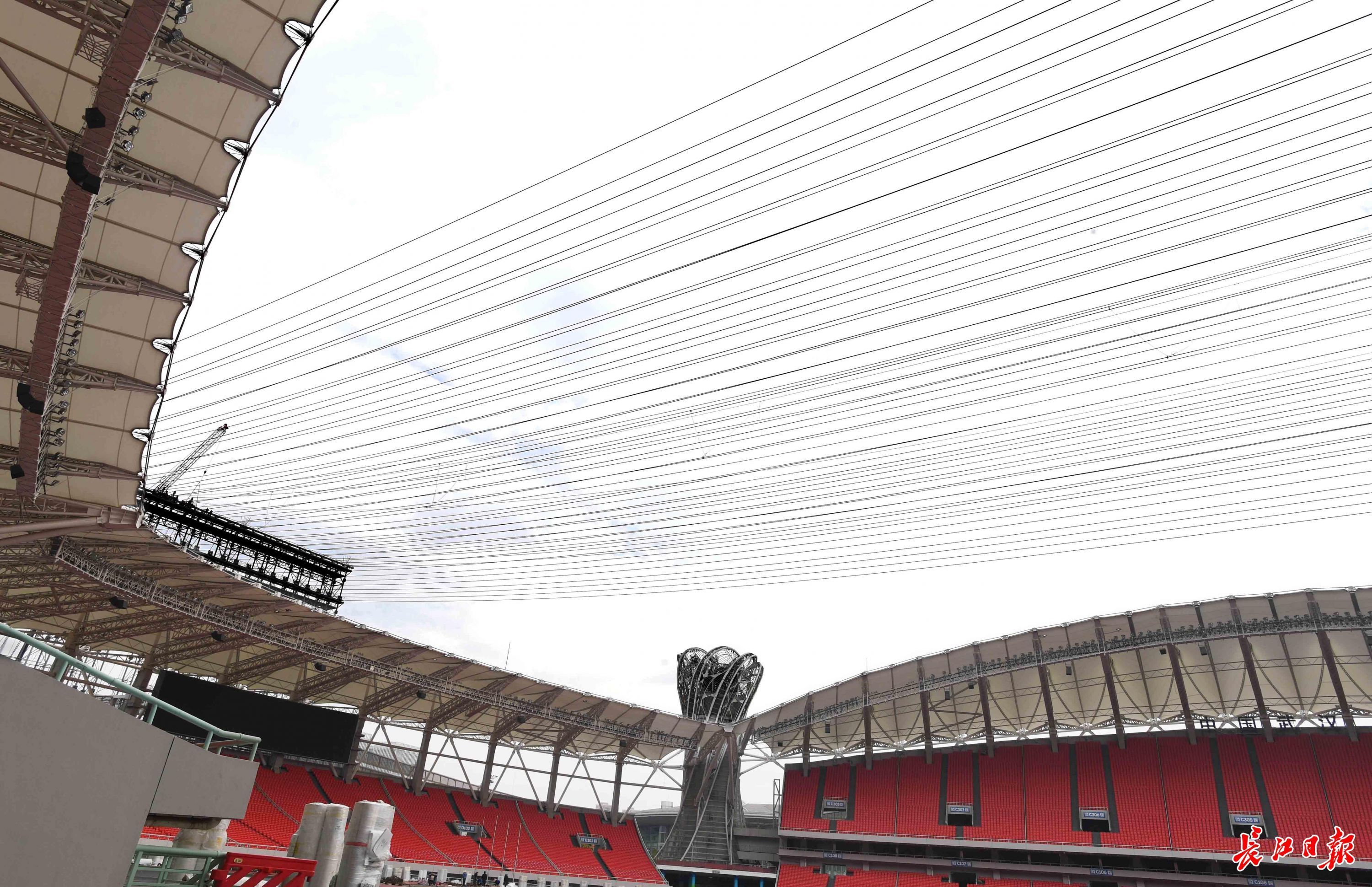 軍運(yùn)會(huì)開幕式“幕后英雄”威亞塔開始拆除，1500噸回收鋼材將建籃球場(chǎng)等(圖3)