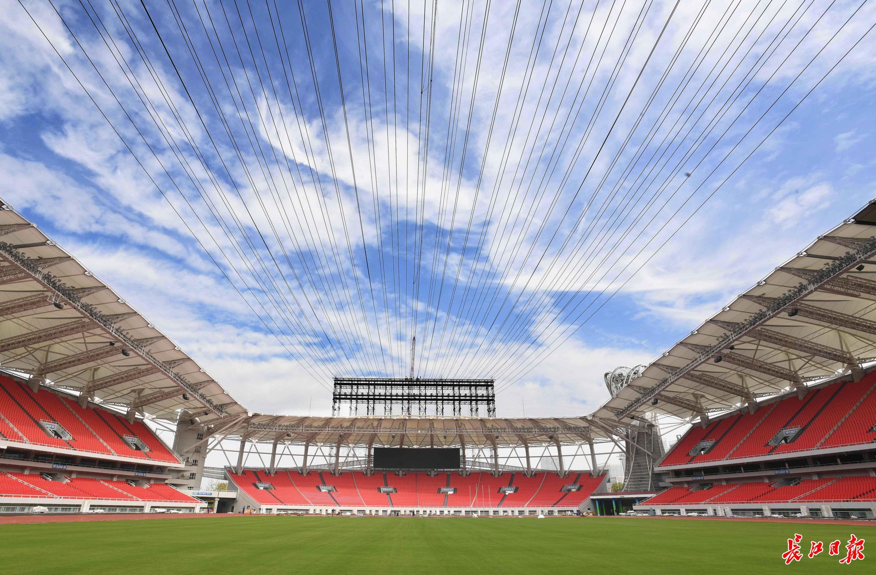 軍運(yùn)會(huì)開幕式“幕后英雄”威亞塔開始拆除，1500噸回收鋼材將建籃球場(chǎng)等(圖6)