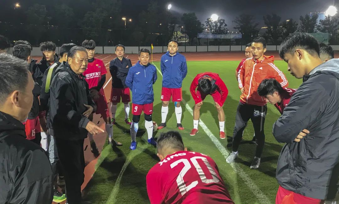 雙冠王來(lái)了 車(chē)都綠茵隊(duì)成功衛(wèi)冕冠軍(圖6) 雙冠王來(lái)了 車(chē)都綠茵隊(duì)成功衛(wèi)冕冠軍(圖6)