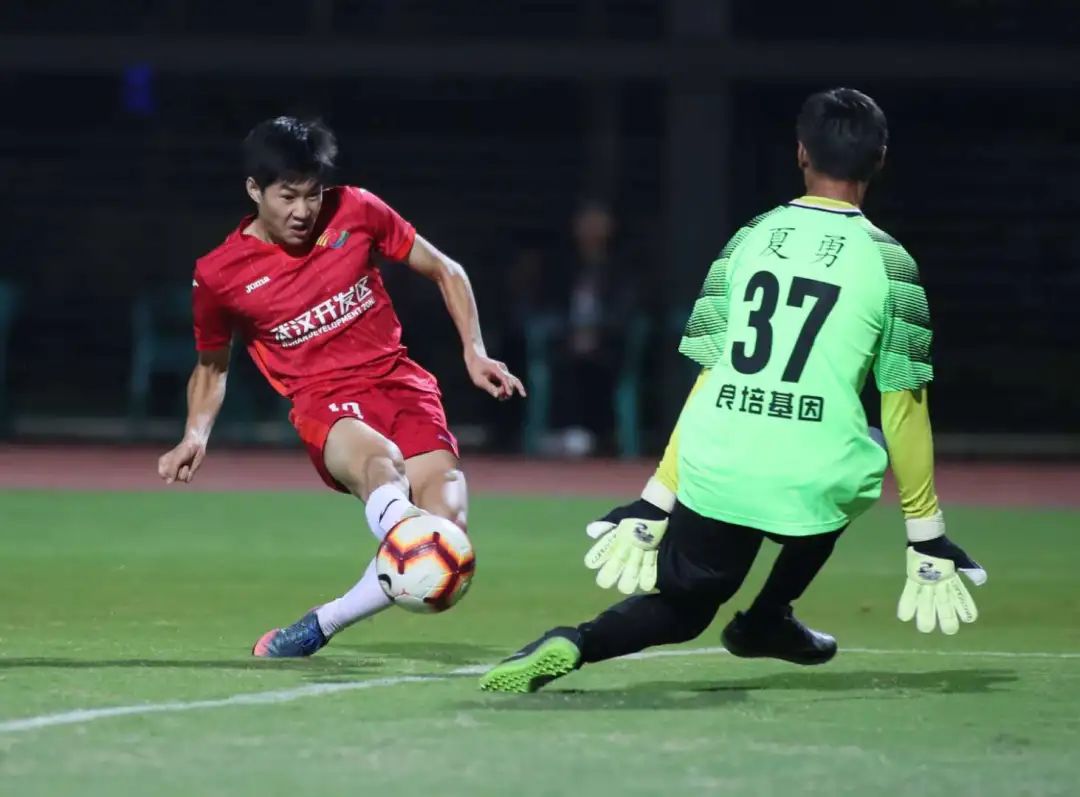 雙冠王來(lái)了 車(chē)都綠茵隊(duì)成功衛(wèi)冕冠軍(圖7) 雙冠王來(lái)了 車(chē)都綠茵隊(duì)成功衛(wèi)冕冠軍(圖7)