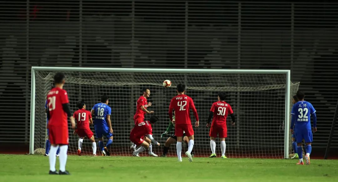 雙冠王來(lái)了 車(chē)都綠茵隊(duì)成功衛(wèi)冕冠軍(圖4) 雙冠王來(lái)了 車(chē)都綠茵隊(duì)成功衛(wèi)冕冠軍(圖4)