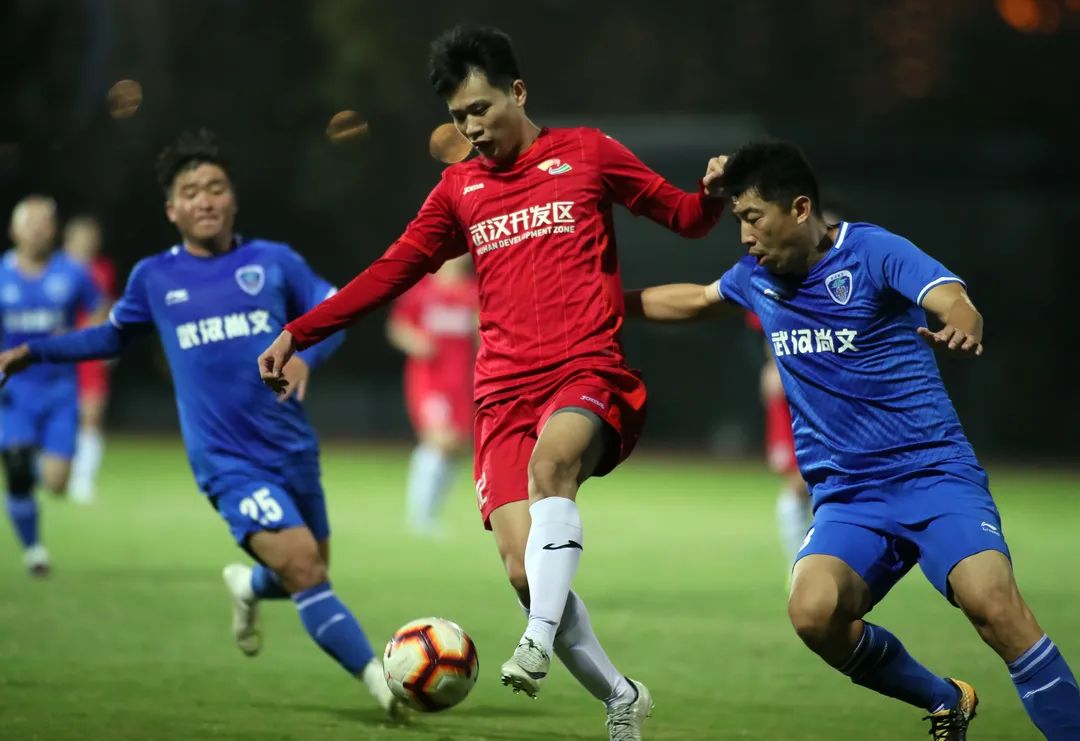 雙冠王來(lái)了 車(chē)都綠茵隊(duì)成功衛(wèi)冕冠軍(圖8) 雙冠王來(lái)了 車(chē)都綠茵隊(duì)成功衛(wèi)冕冠軍(圖8)