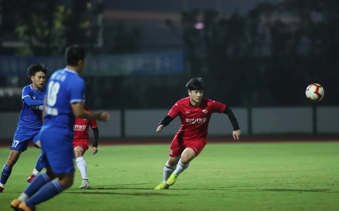 雙冠王來(lái)了 車(chē)都綠茵隊(duì)成功衛(wèi)冕冠軍(圖9) 雙冠王來(lái)了 車(chē)都綠茵隊(duì)成功衛(wèi)冕冠軍(圖9)