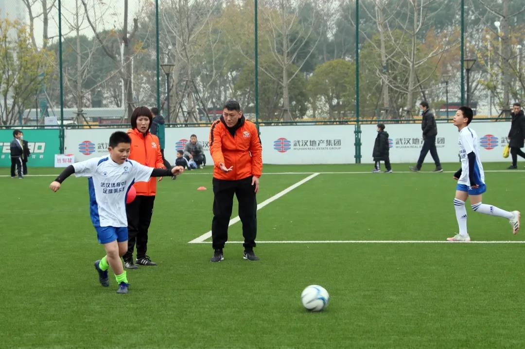 運(yùn)動(dòng)賦能 體教融合|武漢體育中心足球嘉年華暨湖北足球明星公開(kāi)課活動(dòng)圓滿(mǎn)落幕(圖5) 運(yùn)動(dòng)賦能 體教融合|武漢體育中心足球嘉年華暨湖北足球明星公開(kāi)課活動(dòng)圓滿(mǎn)落幕(圖5)