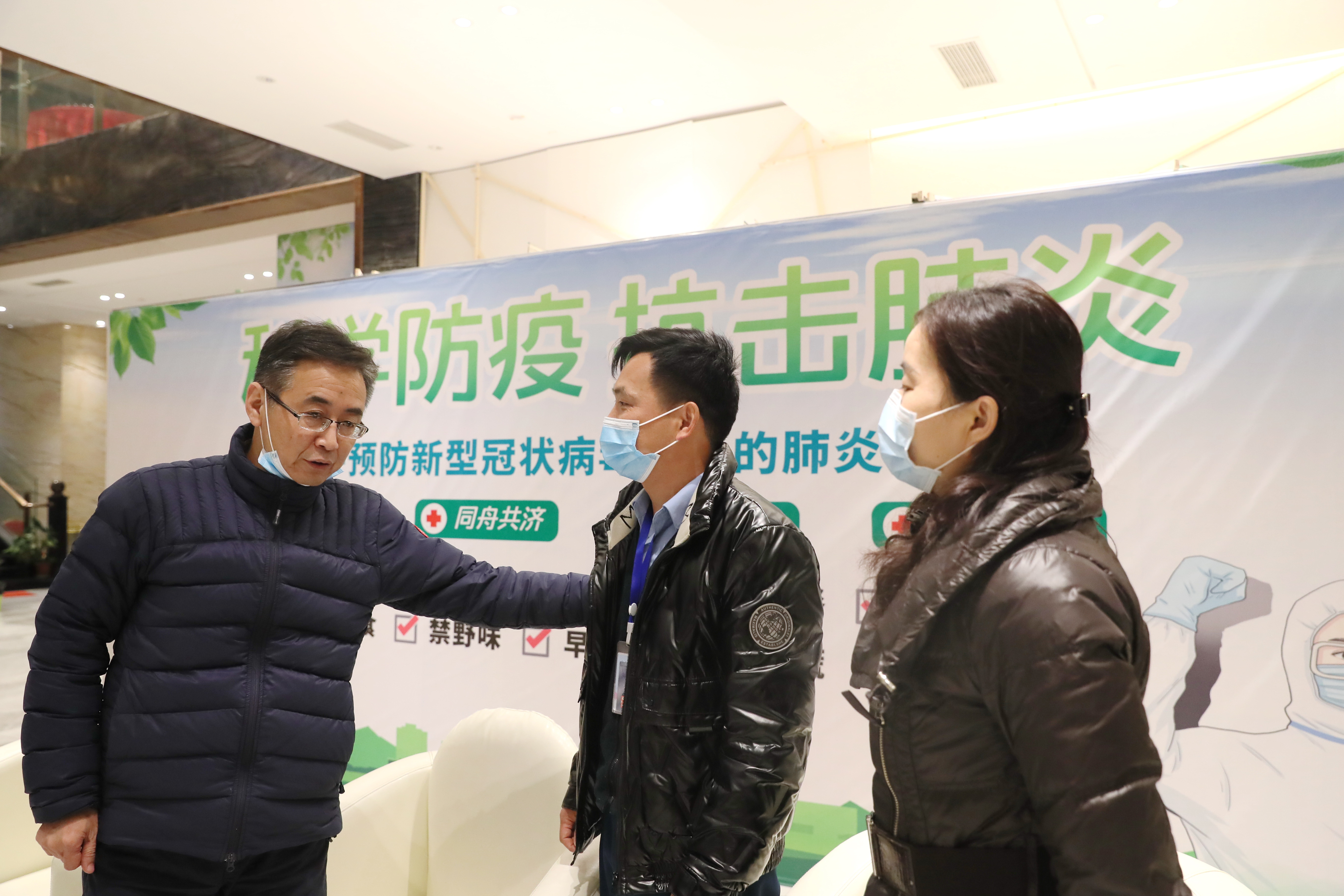 王旗華看望慰問疫情防控人員(圖1) 王旗華看望慰問疫情防控人員(圖1)