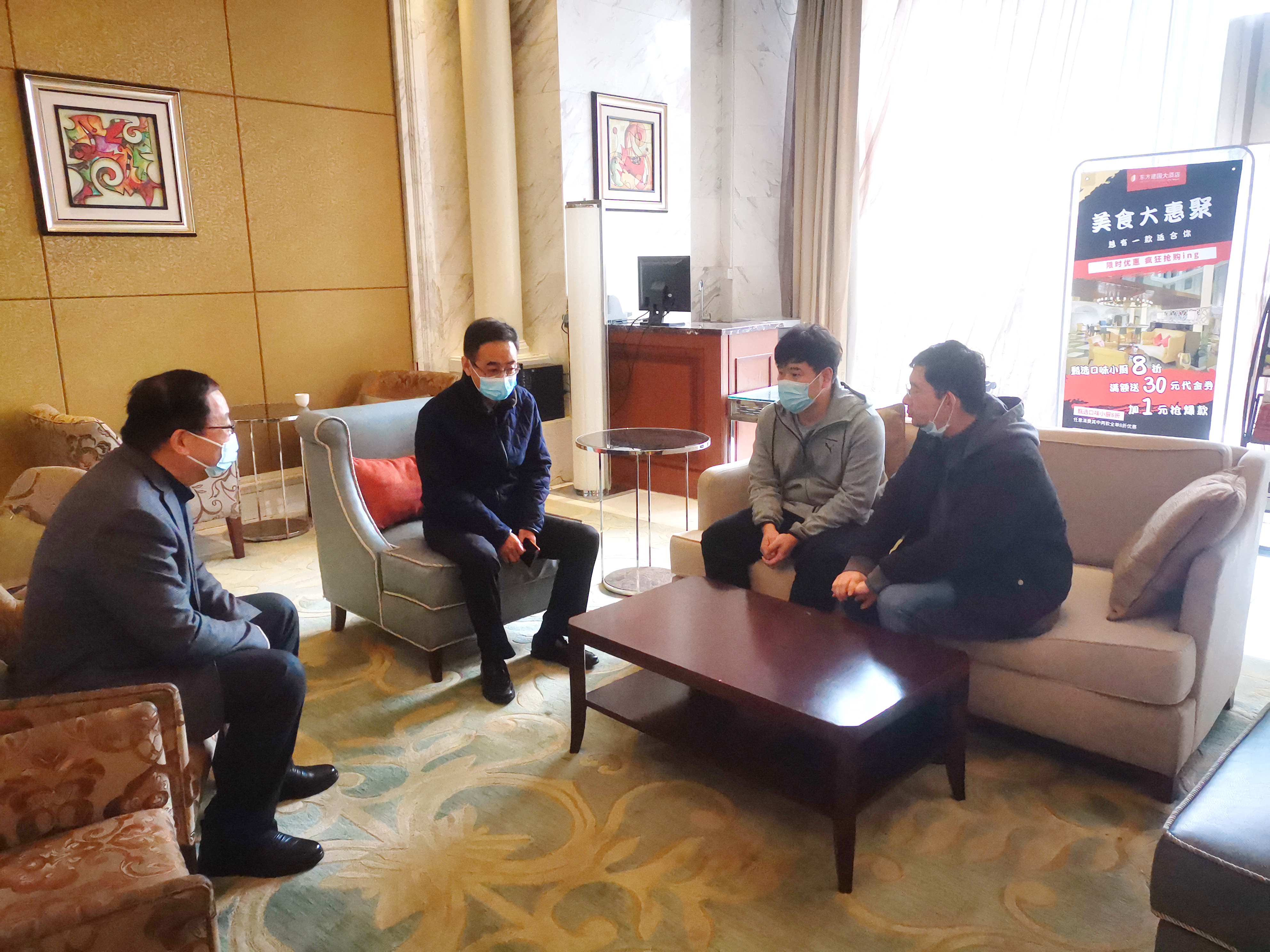 公司領(lǐng)導看望慰問派駐防疫點工作員工